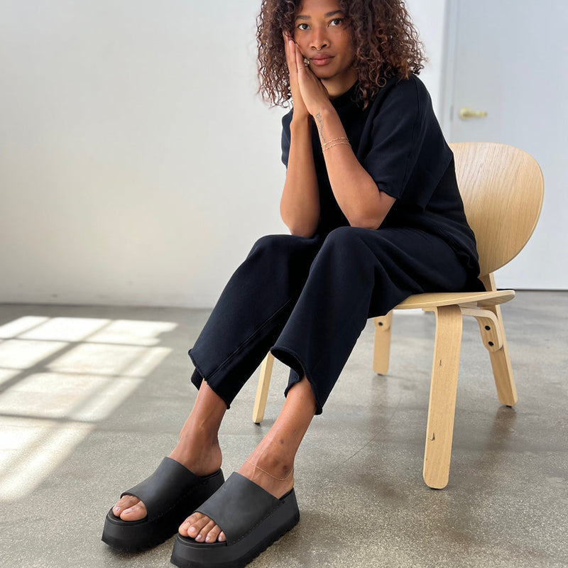 Alex in Monoblack