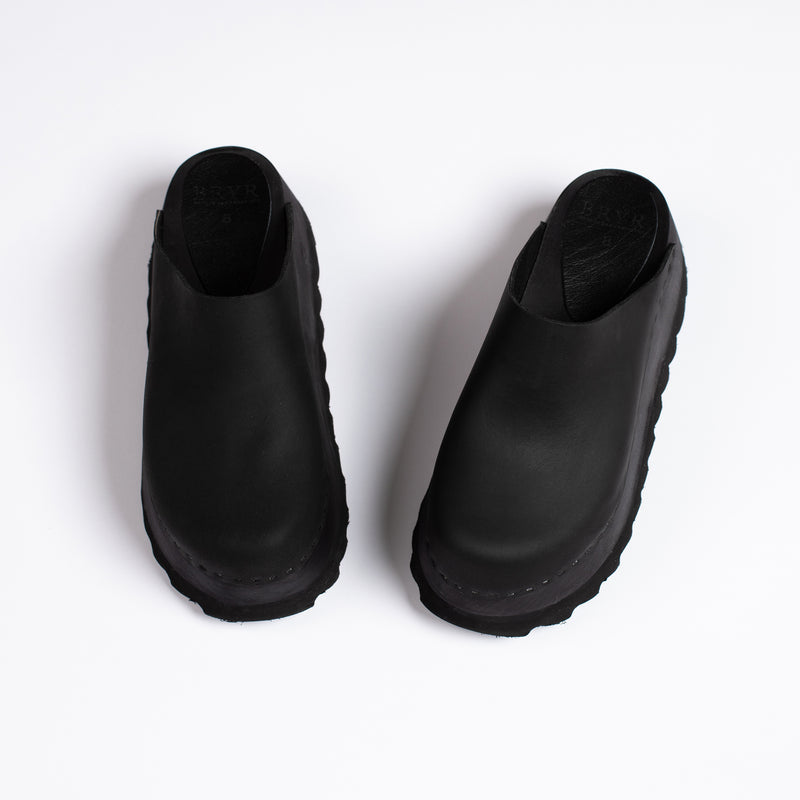 Chonk Clog in Monoblack