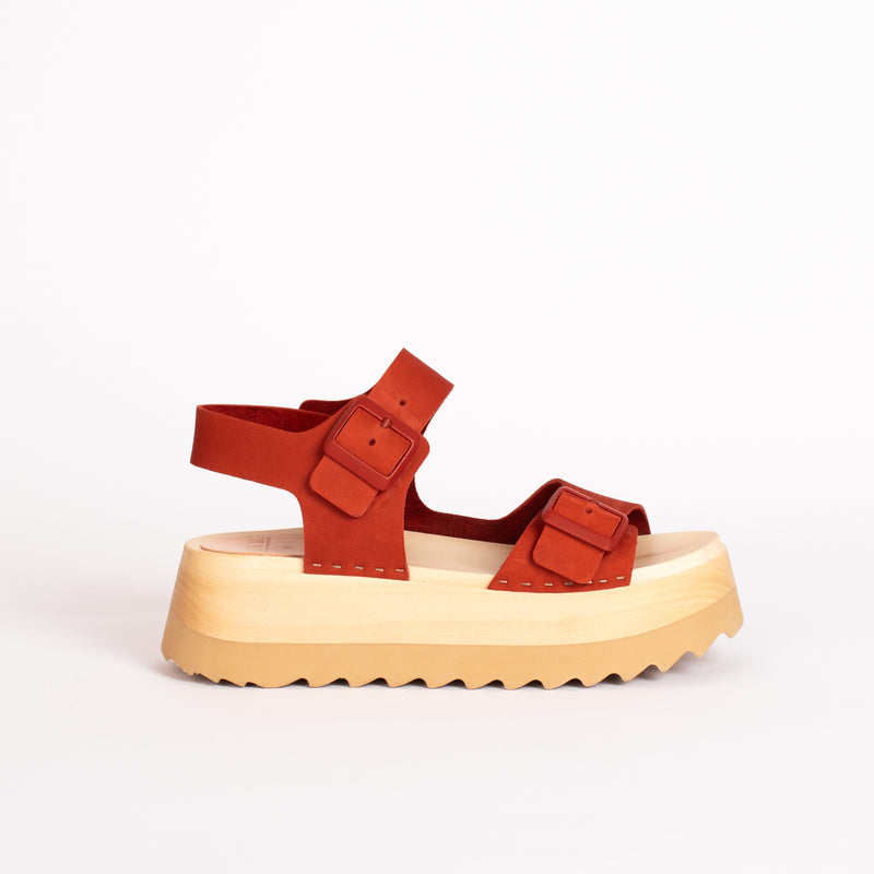 Gigi in Poppy